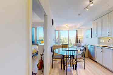 Condo PRIME Location Richmond Hill
