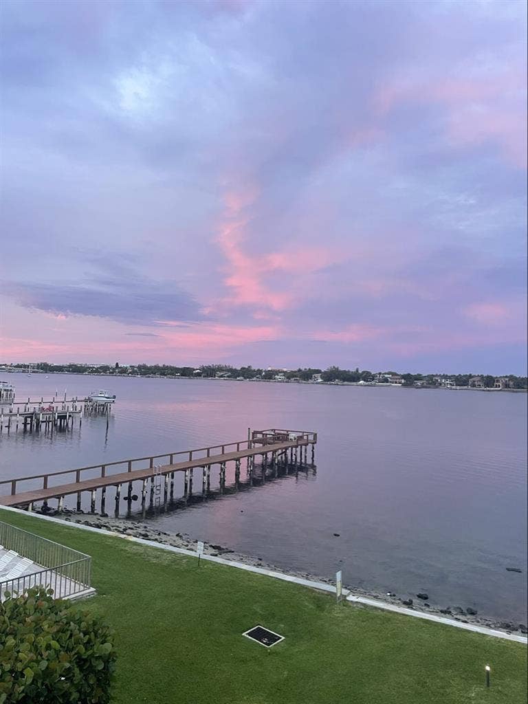 Room For Rent On Water Lantana