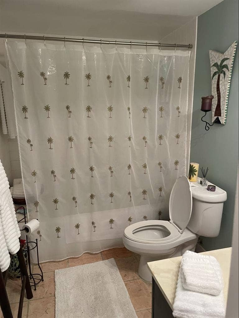 Room For Rent On Water Lantana