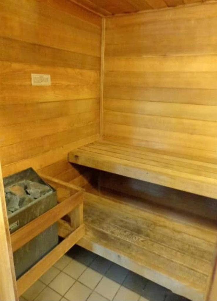 Looking for a female roommate