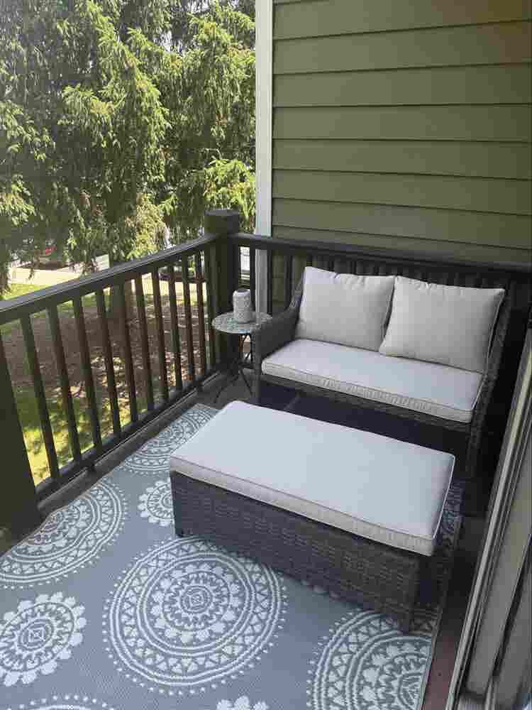 Looking for a female roommate