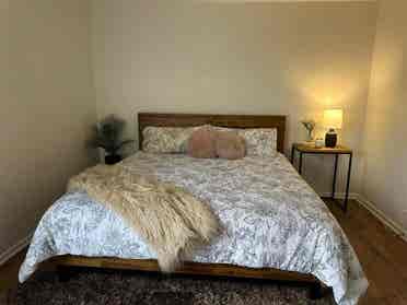 Looking for a female roommate