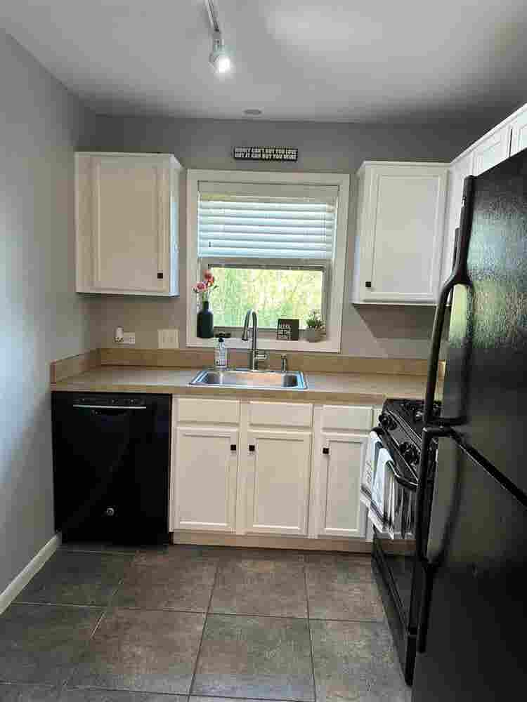 Looking for a female roommate