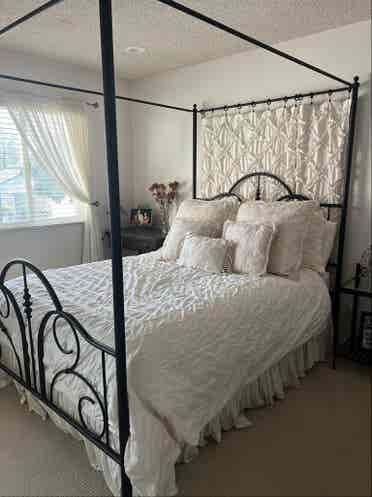 Spacious room in North Tustin
