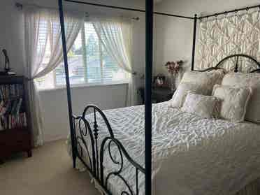 Spacious room in North Tustin