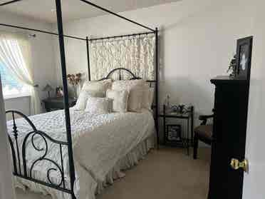 Spacious room in North Tustin