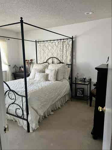Spacious room in North Tustin