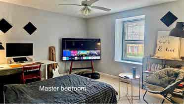 Master Bedroom/ Private bath