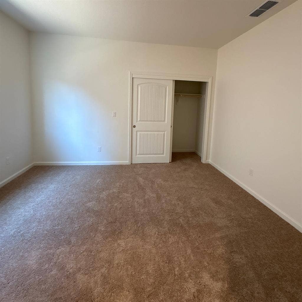 NEW HOUSE! ALL ROOMS AVAILABLEE