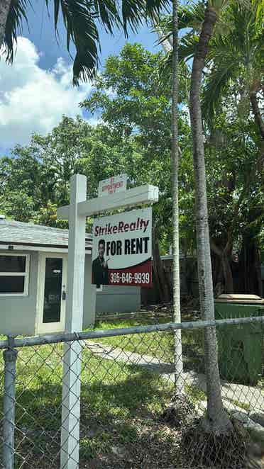 Room in North Miami | Call Sign