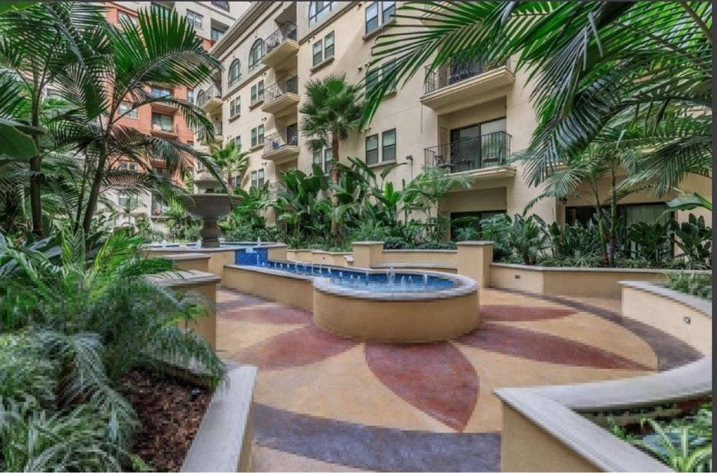 FEMALE ROOMMATE DTLA IN SEPTEMBER📍