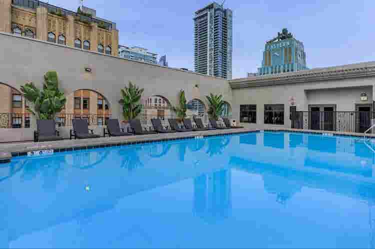 FEMALE ROOMMATE DTLA IN SEPTEMBER📍