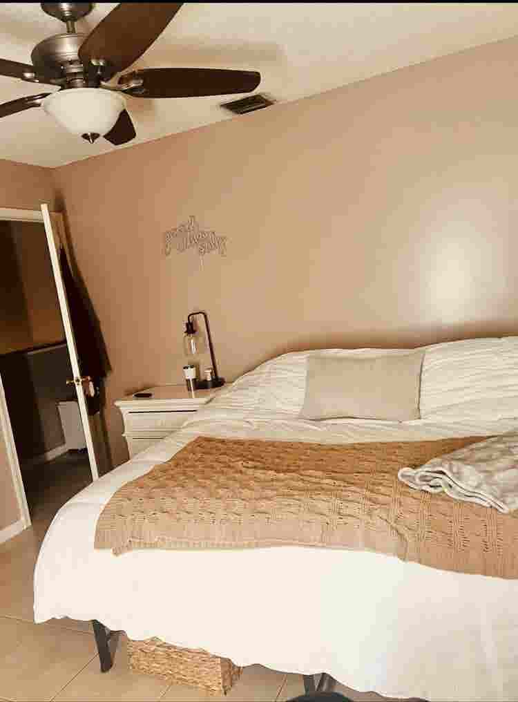 Room available (Palm beach gardens)