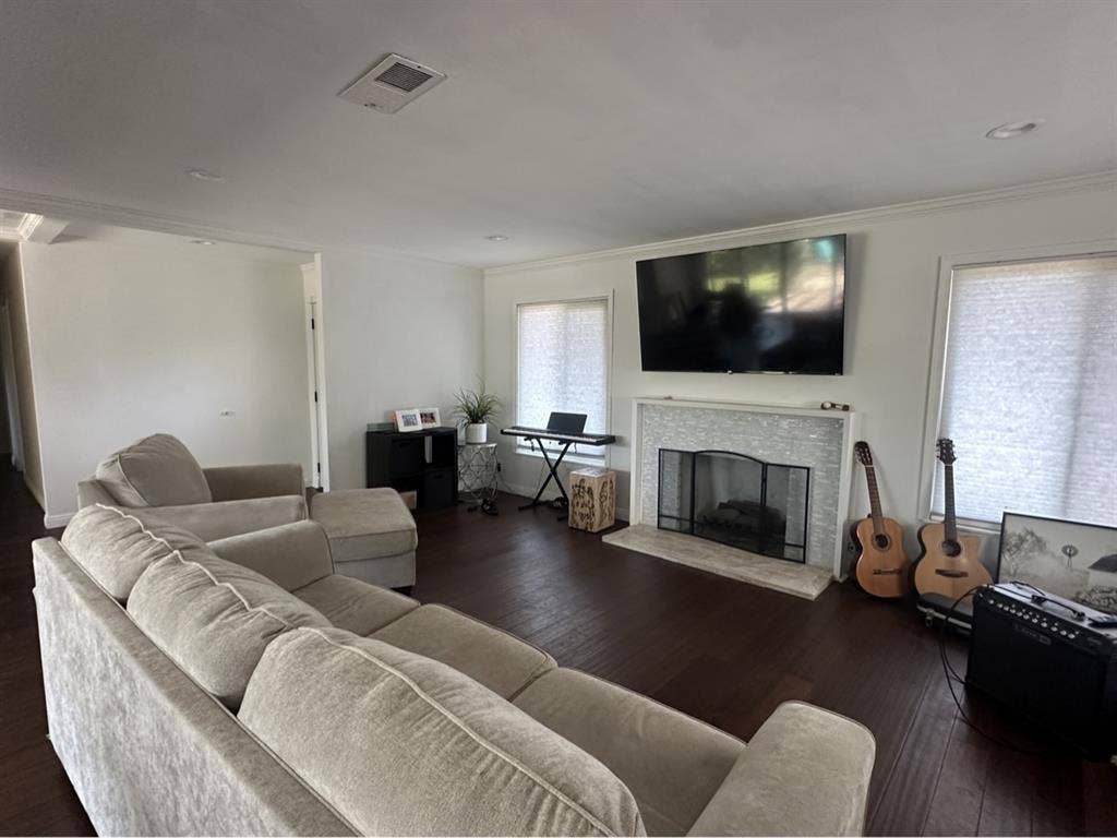 Looking For A Roomate