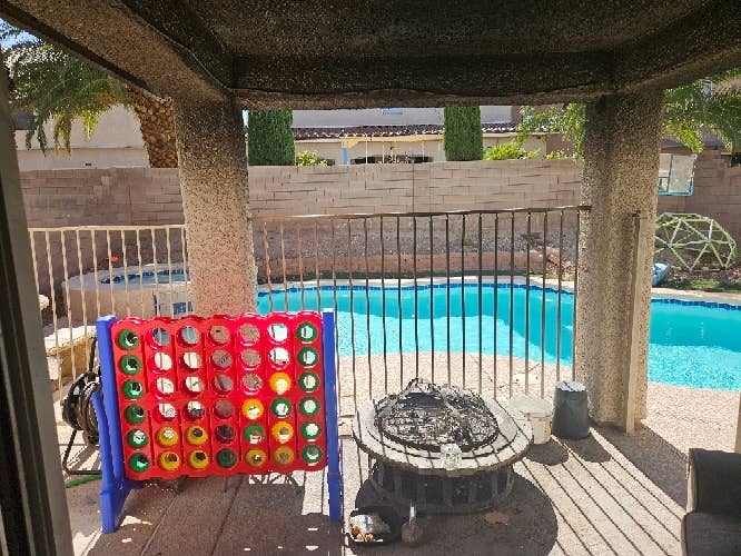 Chill house w pool spots