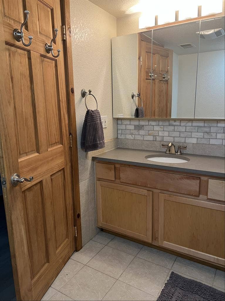 Furnished Room/house Shared Bath