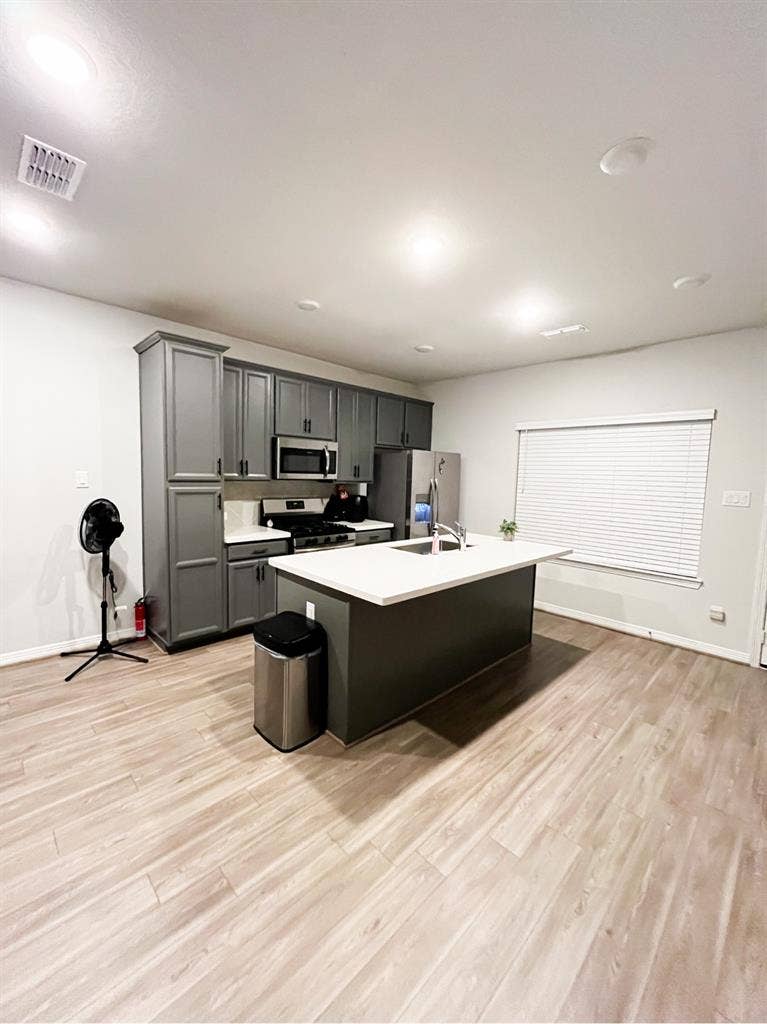 Room for rent near UH min from
