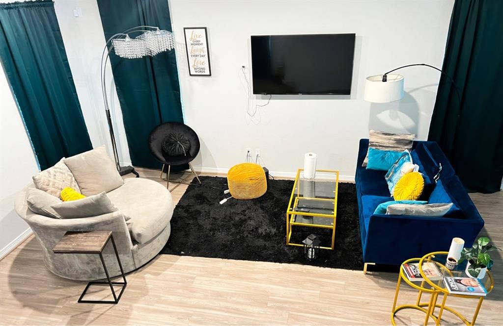 Room for rent near UH min from