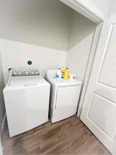 Room for rent near UH min from