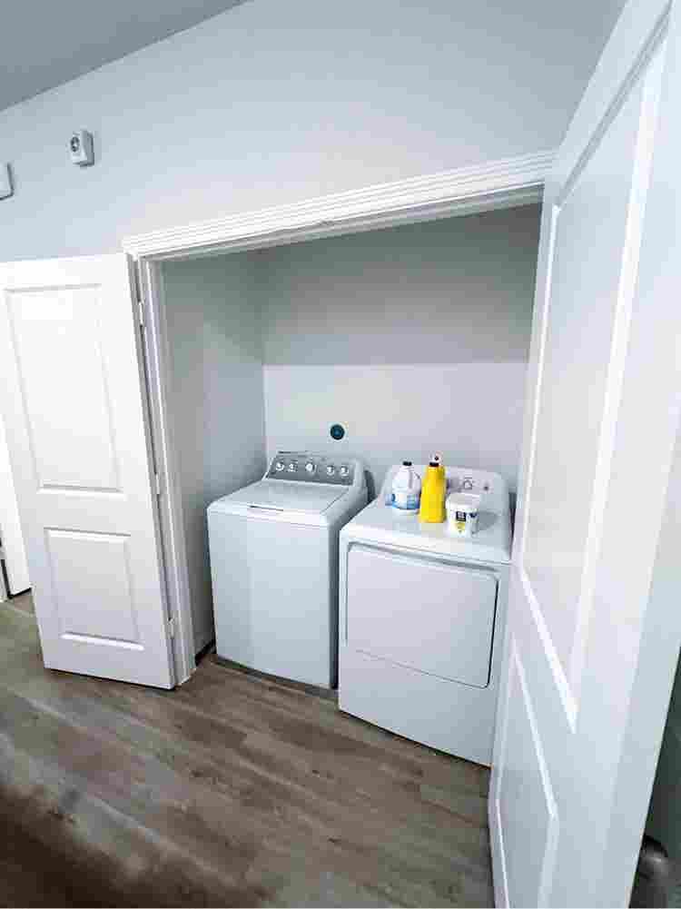 Room for rent near UH min from