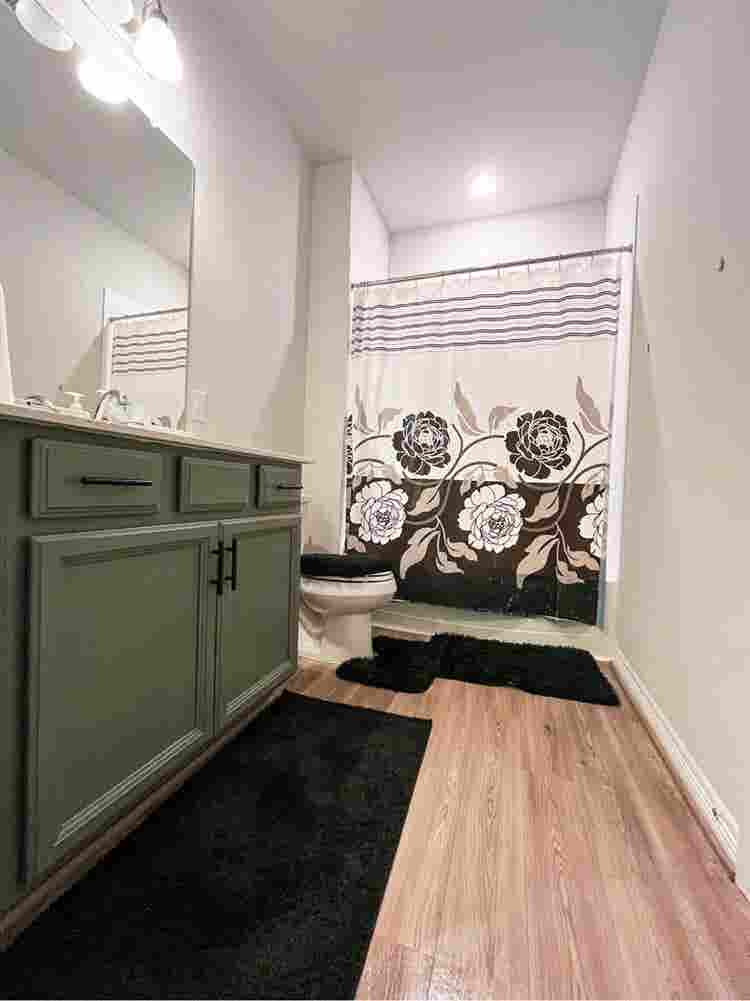 Room for rent near UH min from