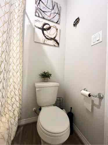 Room for rent near UH min from