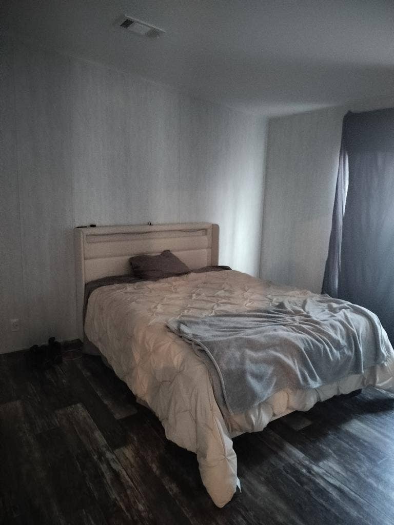 Looking for a roommate w good vibes