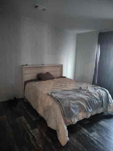 Looking for a roommate w good vibes