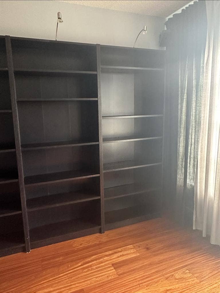 Room with private bathroom. Urgent!