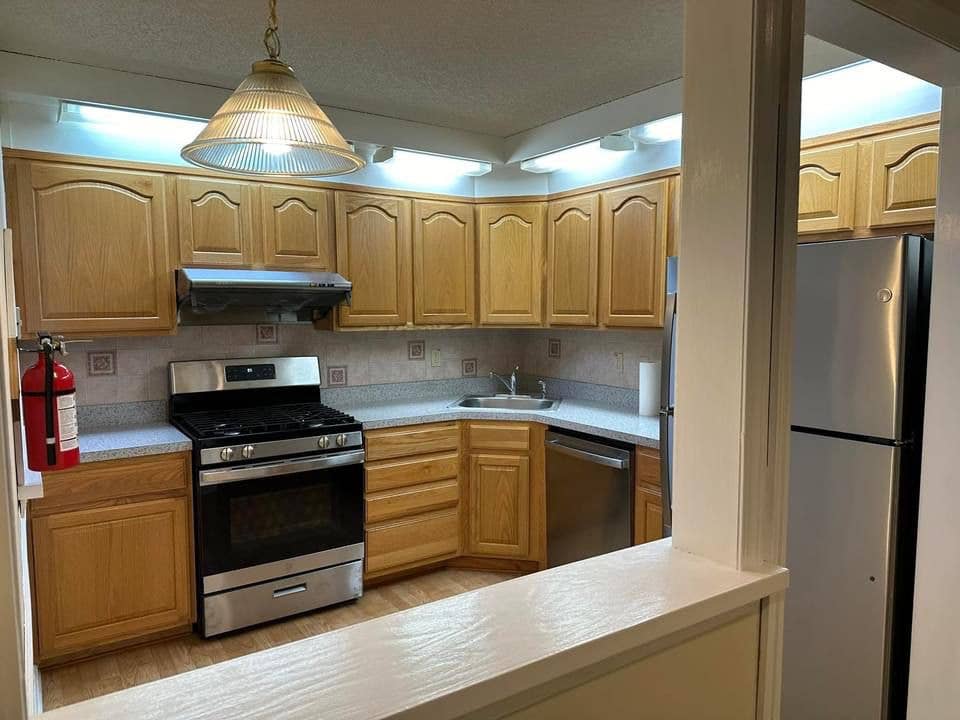 RUTGERS...Master bedroom available