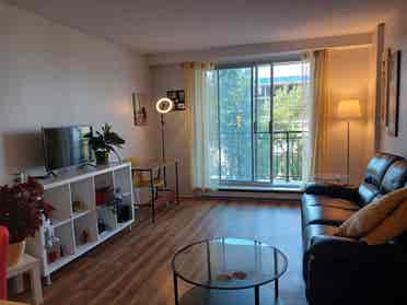Room available for a student (she)