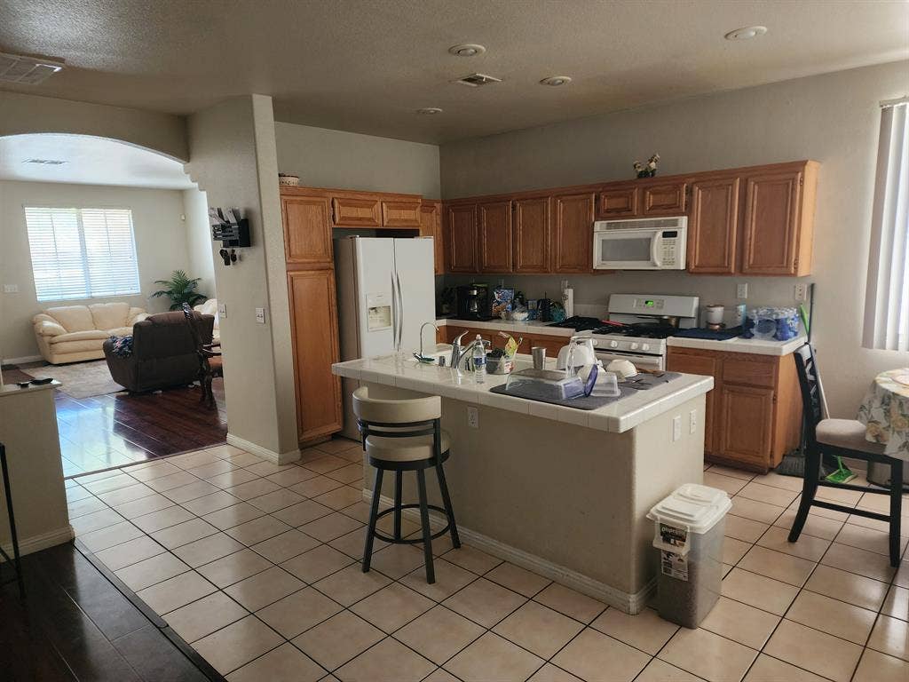 Room to rent! Walking distance GVR