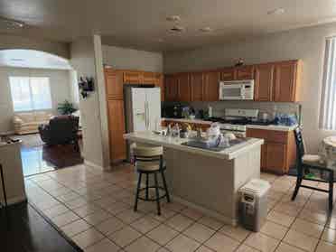 Room to rent! Walking distance GVR