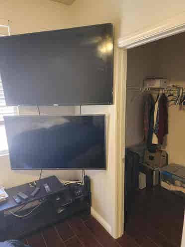 Room to rent! Walking distance GVR