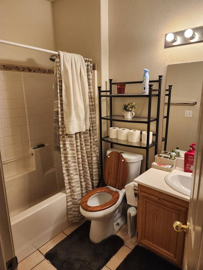 Room to rent! Walking distance GVR