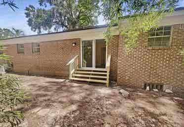 New-used 3beds available for rent .