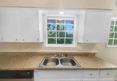 New-used 3beds available for rent .