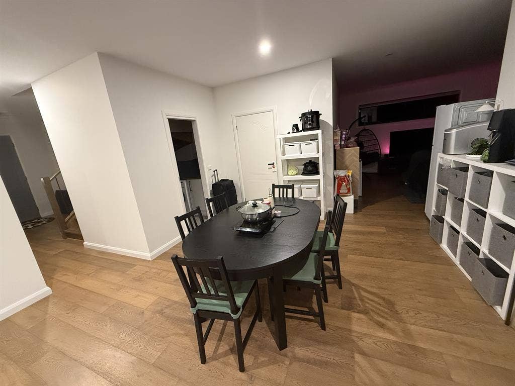 New Listing, near Alamein station