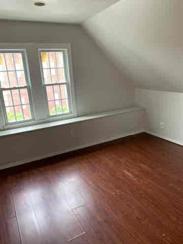 Spacious One BR w/ walking closet