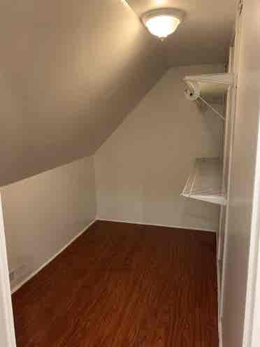 Spacious One BR w/ walking closet
