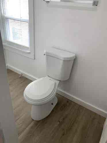 Spacious One BR w/ walking closet