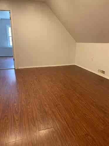 Spacious One BR w/ walking closet
