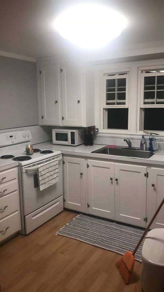 seeking 2 female roommies