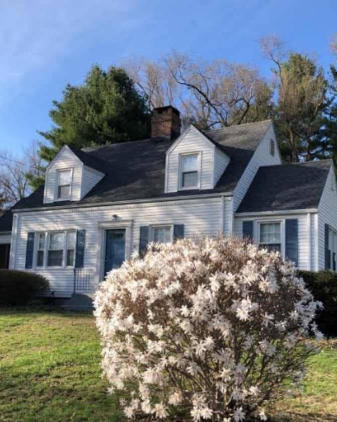 seeking 2 female roommies