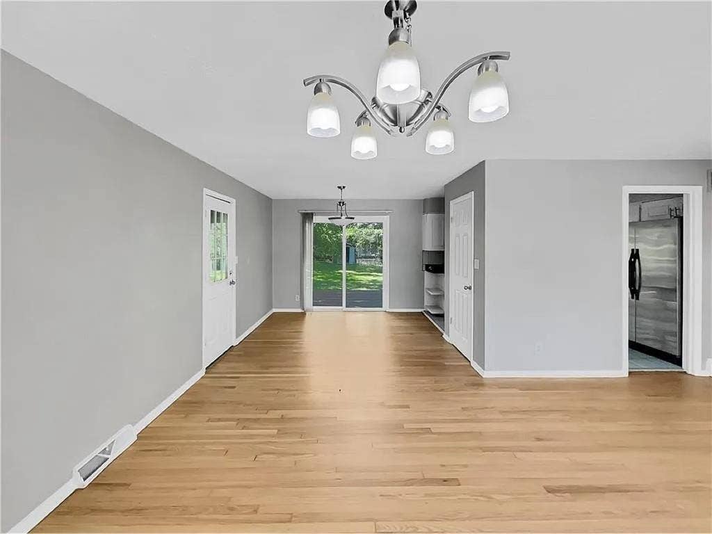 Beautiful 3Beds available for rent.
