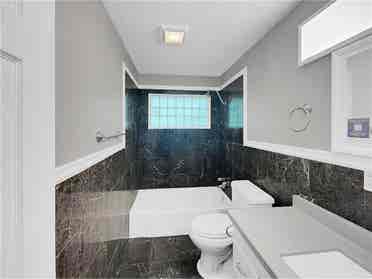Beautiful 3Beds available for rent.