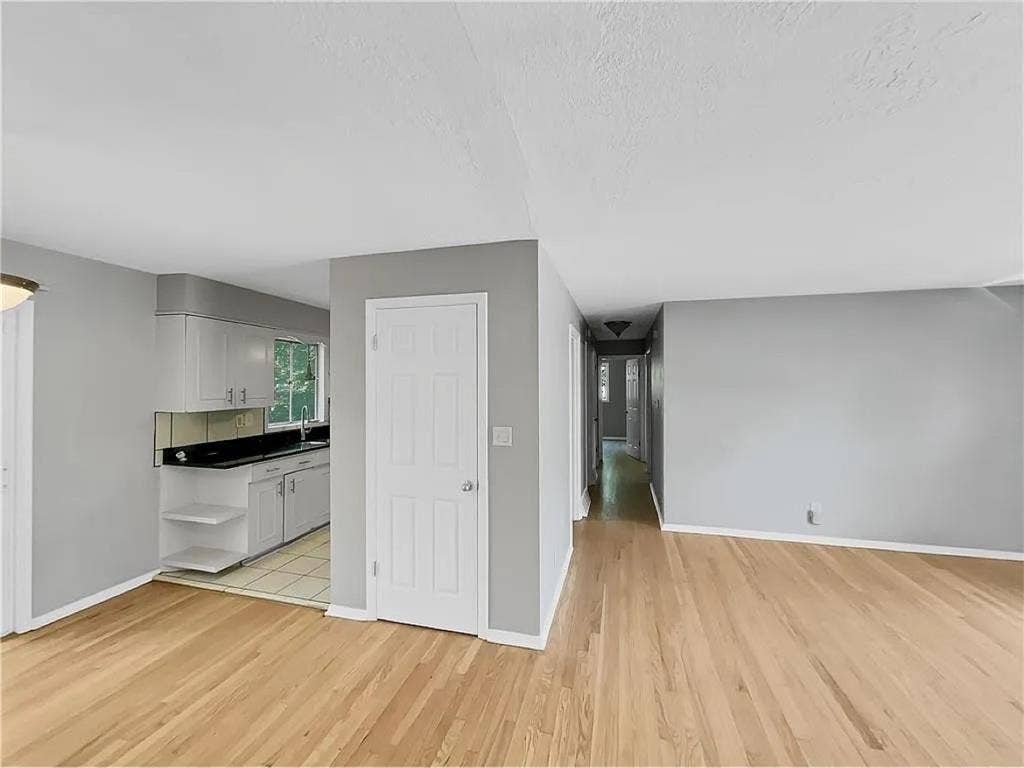 Beautiful 3Beds available for rent.