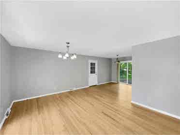 Beautiful 3Beds available for rent.