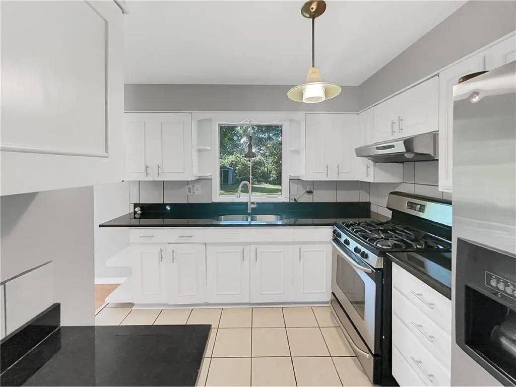 Beautiful 3Beds available for rent.