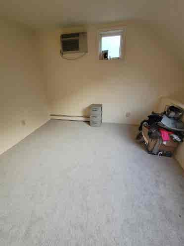 ROOM FOR RENT. MOVE IN READY